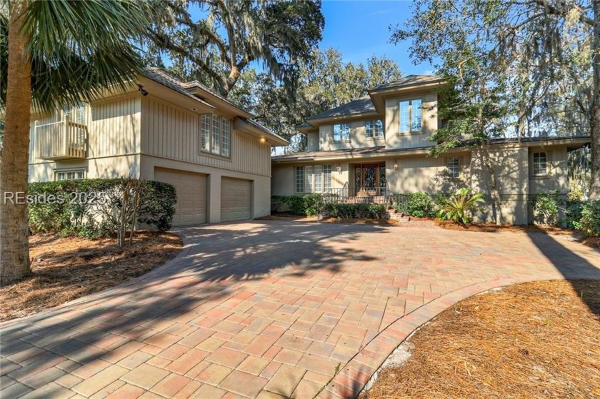 Superbly maintained residence with excellent curb appeal, quiet - Beach Home for sale in Hilton Head Island, South Carolina on Beachhouse.com
