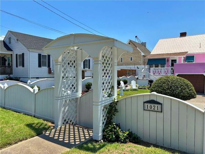 Welcome to the Shimmering Cottage, a charming direct waterfront - Beach Home for sale in Norfolk, Virginia on Beachhouse.com