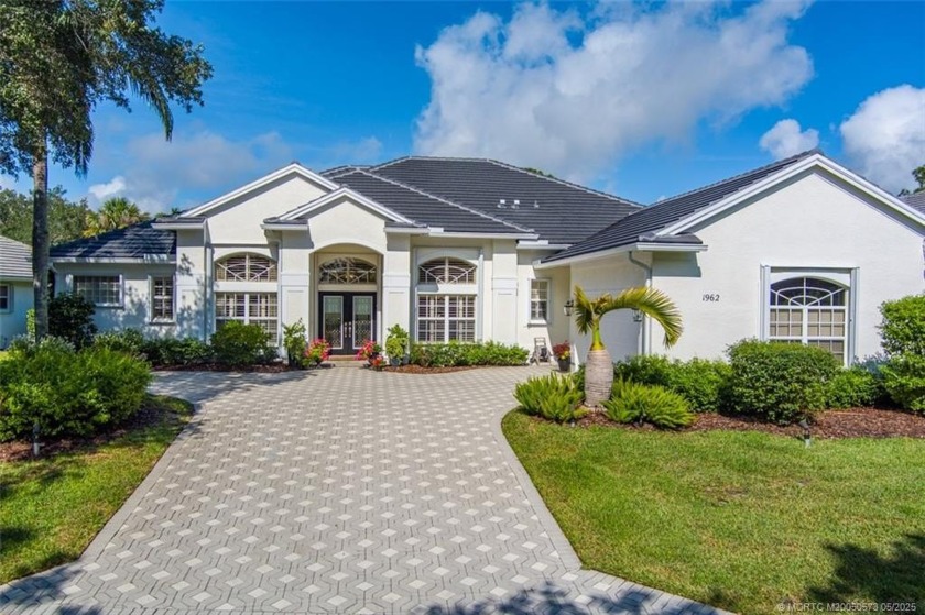 AMAZING show stopper 3B/3.5ba/2car gar., DEN & golf cart bay - Beach Home for sale in Palm City, Florida on Beachhouse.com