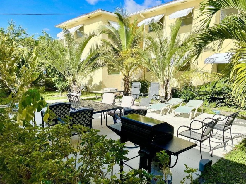 Incredible Opportunity to own a down town coop in a quaint - Beach Condo for sale in Lake Worth, Florida on Beachhouse.com