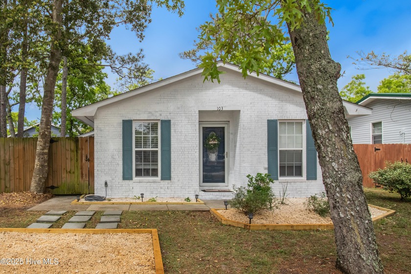 Charming Beach Retreat - Perfect for Getaways or Investment - Beach Home for sale in Oak Island, North Carolina on Beachhouse.com