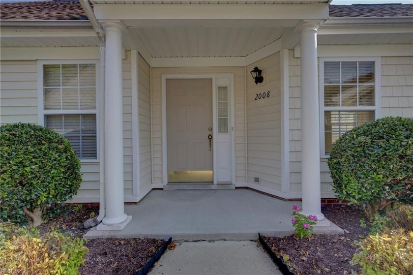 Well maintained  3 bedroom 2 full and 1 half bathroom condo in - Beach Home for sale in Suffolk, Virginia on Beachhouse.com