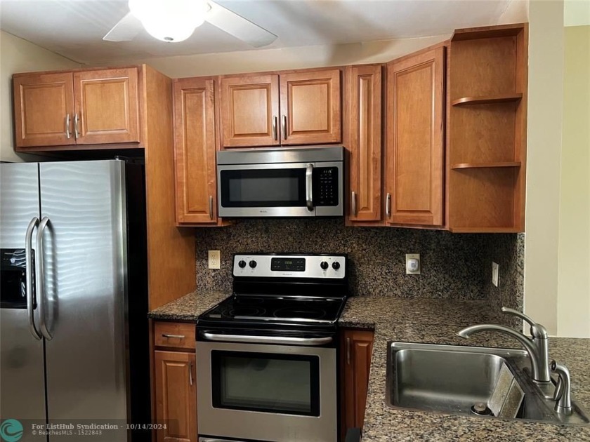 Beautiful fully updated unit, Extra clean, Kitchen with granite - Beach Condo for sale in Margate, Florida on Beachhouse.com