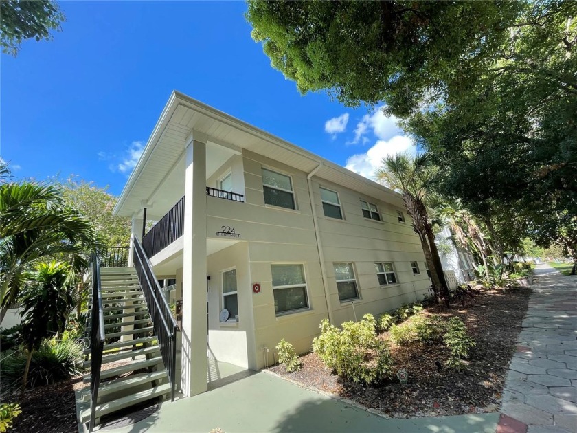 This newly remodeled 1 bedroom, 1 bath second floor downtown - Beach Condo for sale in St. Petersburg, Florida on Beachhouse.com