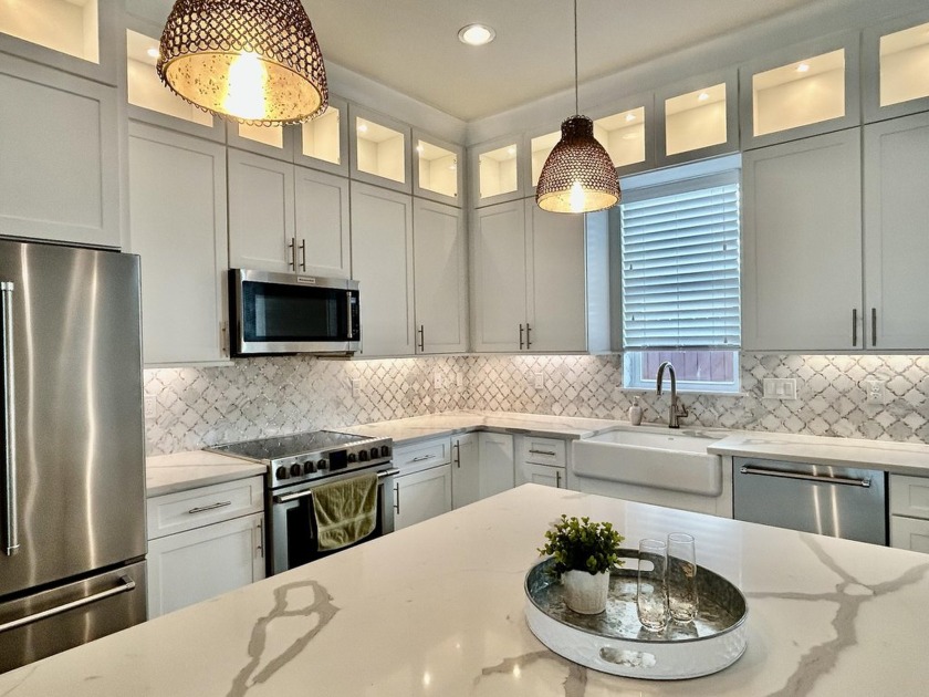 Experience luxury living at Destin Oaks 36, a stunning townhome - Beach Home for sale in Destin, Florida on Beachhouse.com