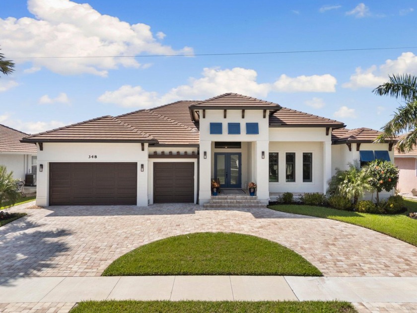 Move-in Ready Luxury Waterfront Living! Discover paradise in - Beach Home for sale in Marco Island, Florida on Beachhouse.com