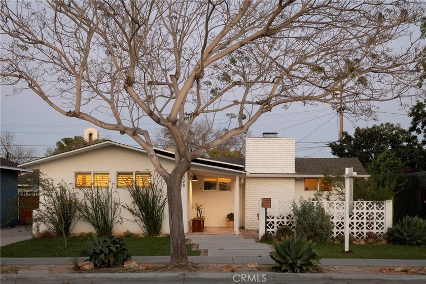 Welcome to this beautifully reimagined mid-century modern home - Beach Home for sale in Long Beach, California on Beachhouse.com