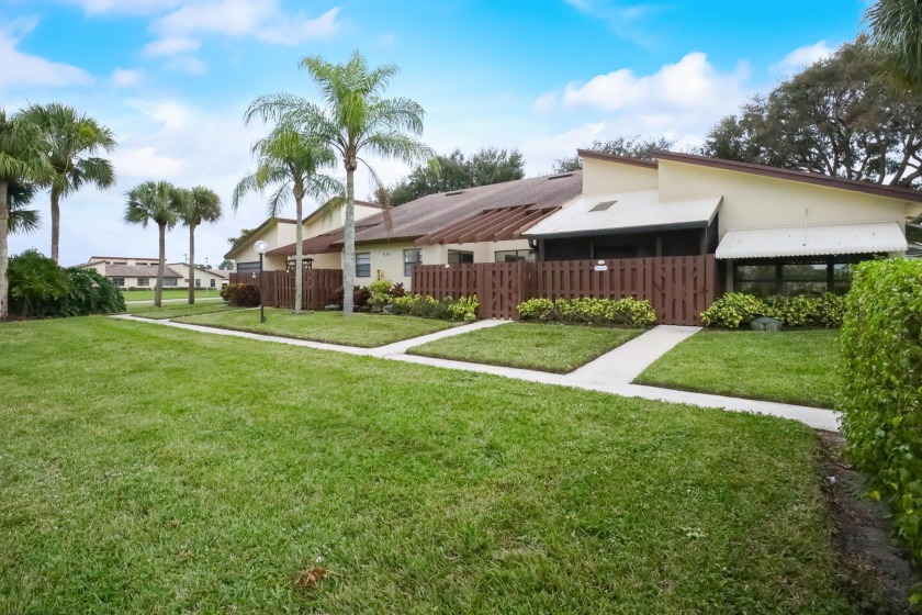 Fantastic 2/2 villa with a fully enclosed loft is ready for it's - Beach Home for sale in Delray Beach, Florida on Beachhouse.com