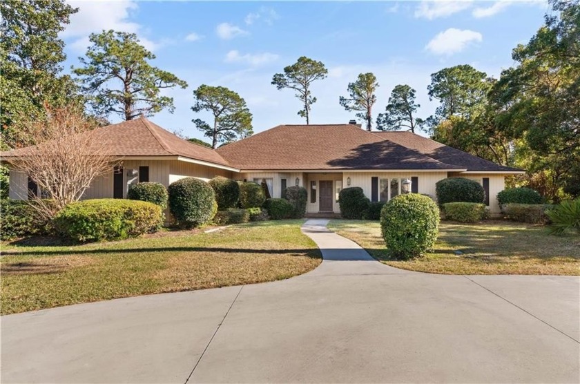 Just off the #1 fairway of the Retreat Golf Course, this - Beach Home for sale in Saint Simons, Georgia on Beachhouse.com