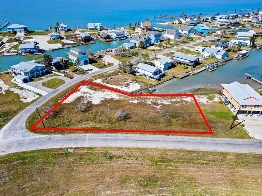 Take a look at this pretty Waterfront land ,Beautifully located - Beach Lot for sale in Rockport, Texas on Beachhouse.com