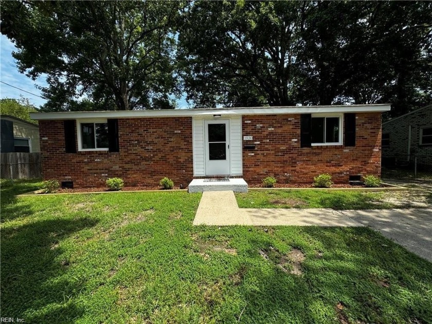 Beautiful rancher in move-in condition and near Buckroe Beach. 3 - Beach Home for sale in Hampton, Virginia on Beachhouse.com