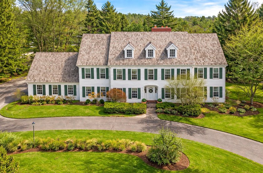 Special opportunity in southeast Mequon!  Fresh, charming and - Beach Home for sale in Mequon, Wisconsin on Beachhouse.com