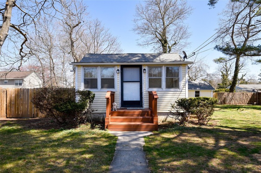 Welcome to this new Charming  Fully Updated Ranch in the heart - Beach Home for sale in Mastic Beach, New York on Beachhouse.com