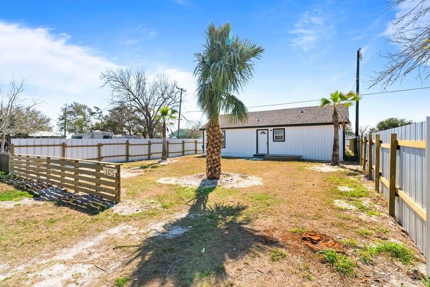 Welcome to your adorable slice of Rockport paradise! This - Beach Home for sale in Rockport, Texas on Beachhouse.com