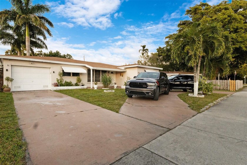 Priced for fast sale. NO HOA. This large home in popular - Beach Home for sale in Hollywood, Florida on Beachhouse.com