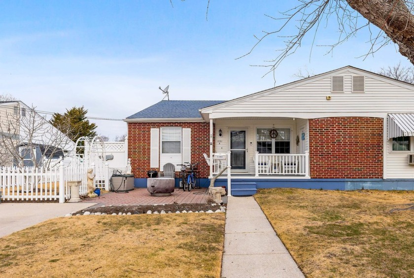 Welcome to your dream beachside retreat! This adorable 2-bedroom - Beach Townhome/Townhouse for sale in Cape May, New Jersey on Beachhouse.com