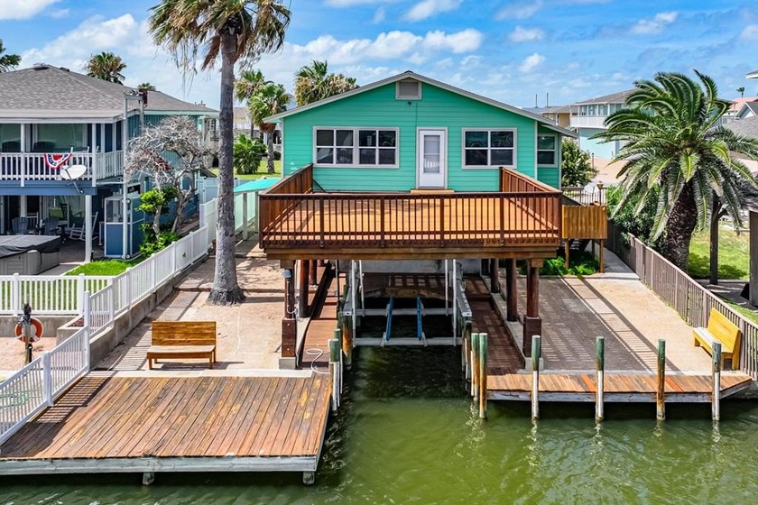 Waterfront Weekend Escape with Built-in Boat Slip, Big Deck & - Beach Home for sale in City by The Sea, Texas on Beachhouse.com
