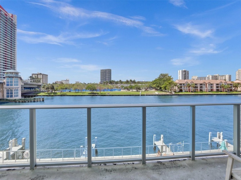 Welcome to your waterfront oasis! Luxury 3BR, 2 BA unit perfect - Beach Condo for sale in Hollywood, Florida on Beachhouse.com