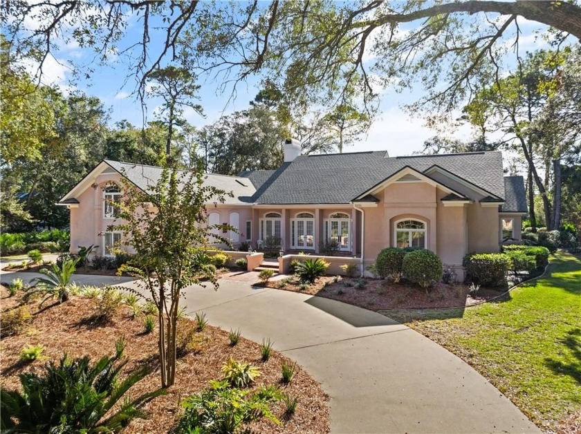 Nestled on the picturesque Retreat golf course, in the - Beach Home for sale in Saint Simons, Georgia on Beachhouse.com