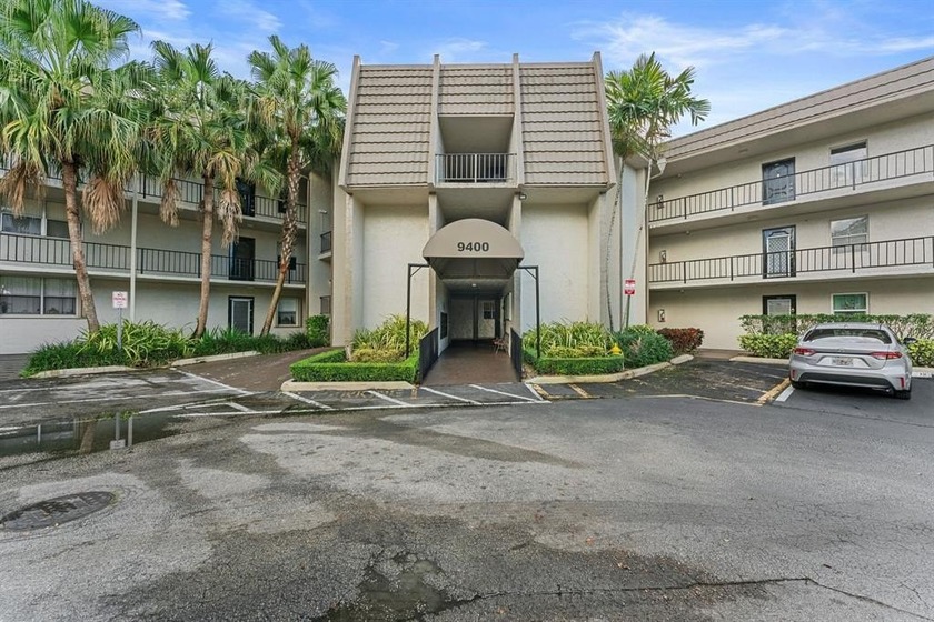 Discover this cozy 1-bedroom, 1-bathroom condo in the peaceful - Beach Condo for sale in Tamarac, Florida on Beachhouse.com