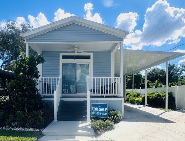 Beautiful 2023 Cottage Style Home! Available NOW!Charming Beach - Beach Home for sale in Sarasota, Florida on Beachhouse.com