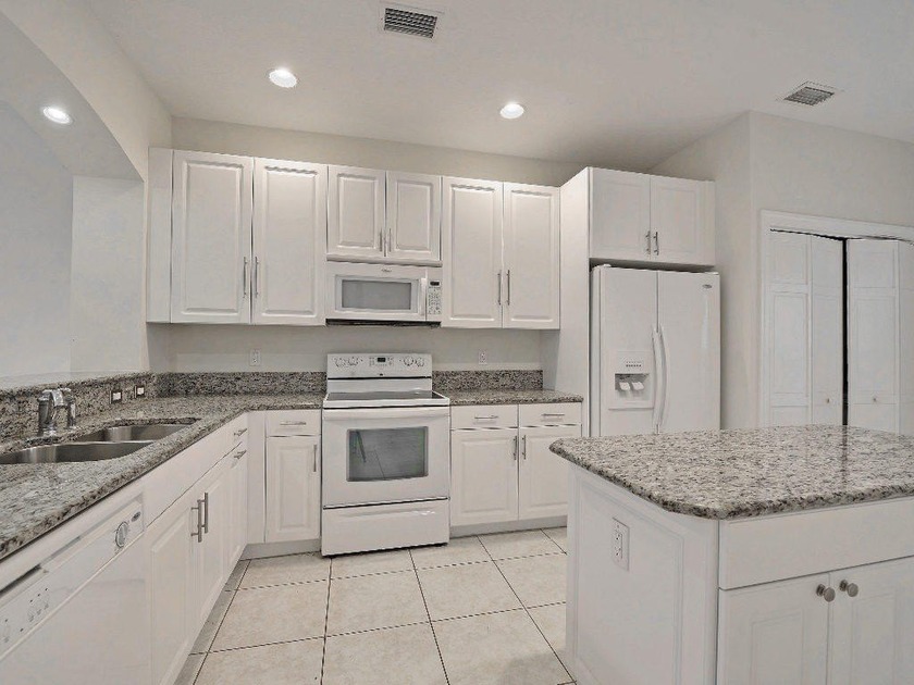 Beautiful 3 Bedroom 2 Bath 2007 town house with a two car garage - Beach Townhome/Townhouse for sale in Vero Beach, Florida on Beachhouse.com