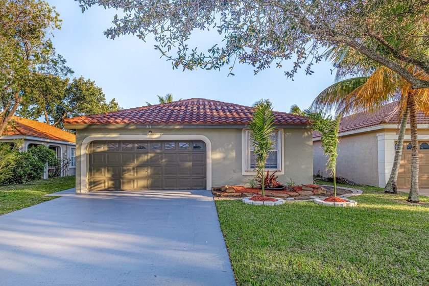 Experience ultimate lakefront living in this beautiful 4-bedroom - Beach Home for sale in Pembroke Pines, Florida on Beachhouse.com