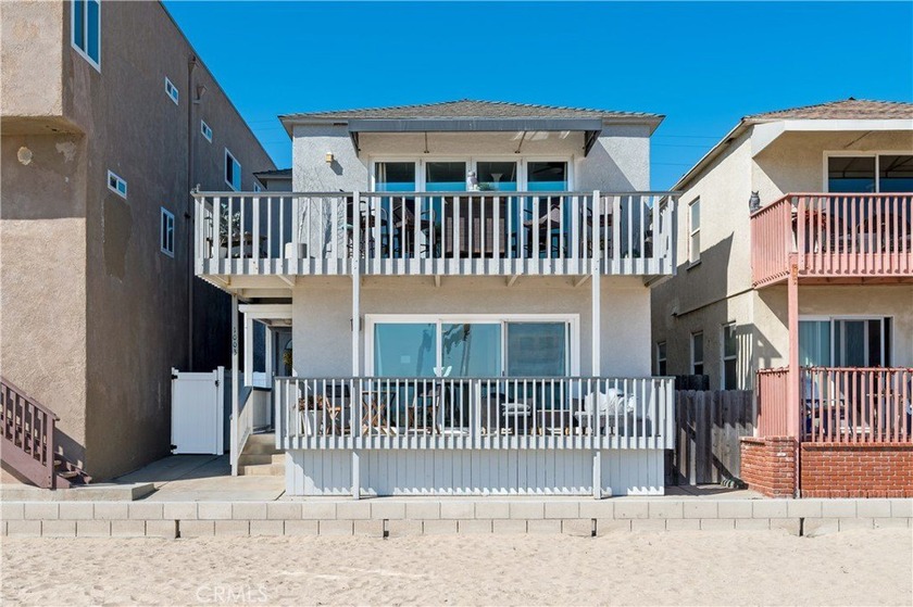 Seal Beach Oceanfront Triplex in a prime location with endless - Beach Townhome/Townhouse for sale in Seal Beach, California on Beachhouse.com