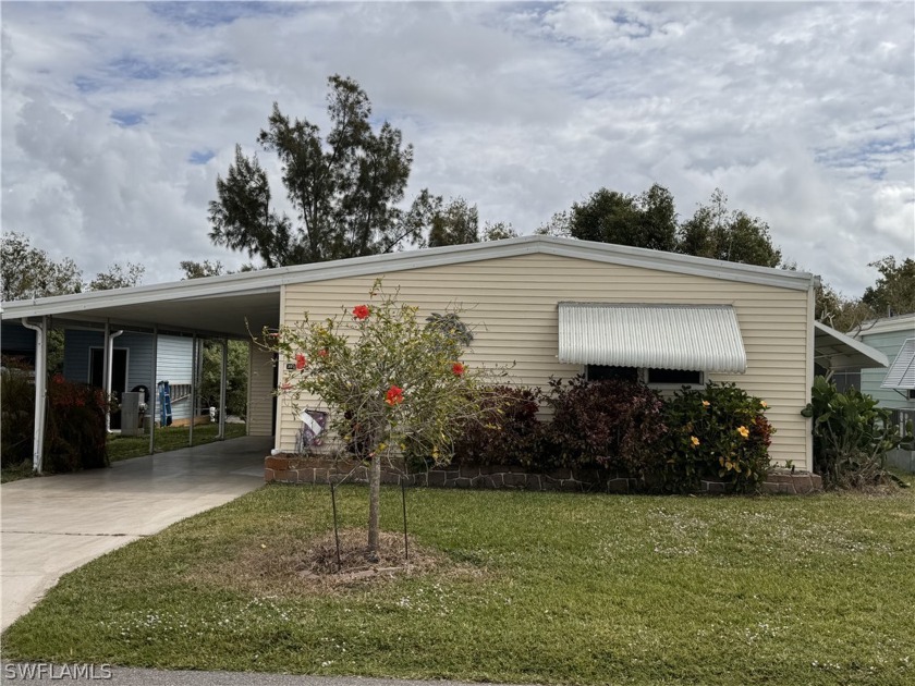 A beautiful canvas awaits your personal touch! This 1,248 sq ft - Beach Home for sale in Fort Myers, Florida on Beachhouse.com