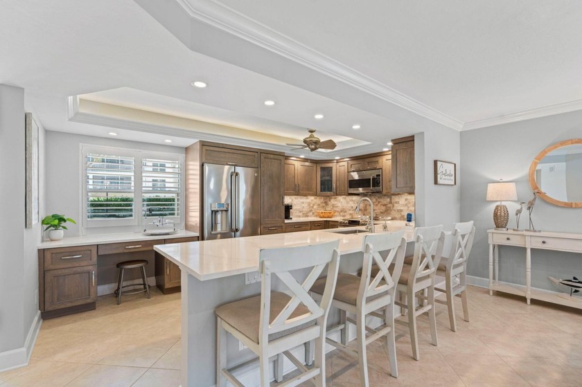 LOCATION, LOCATION, LOCATION!!! This stunning condo captures the - Beach Condo for sale in Marco Island, Florida on Beachhouse.com
