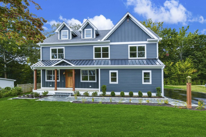 Curb appeal alert! Your dream New England colonial with - Beach Home for sale in Fairfield, Connecticut on Beachhouse.com