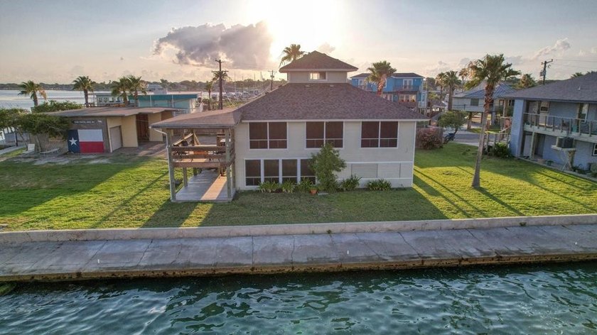 Dressed and Ready! Upgrades and Repairs completed and this - Beach Home for sale in Ingleside on The Bay, Texas on Beachhouse.com