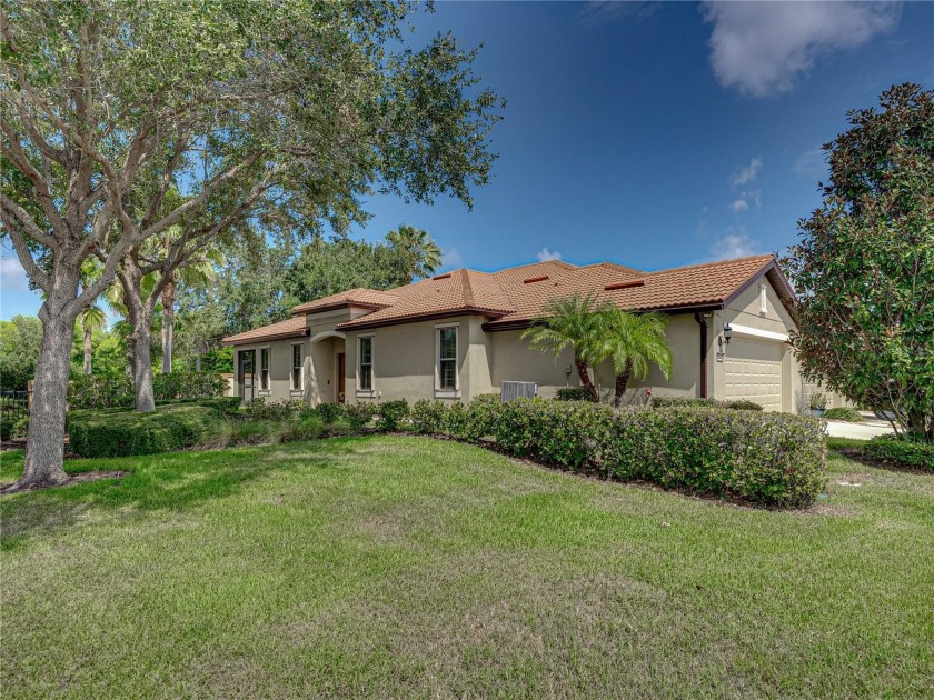 This home offers a vibrant community with a wide range of - Beach Home for sale in Apollo Beach, Florida on Beachhouse.com