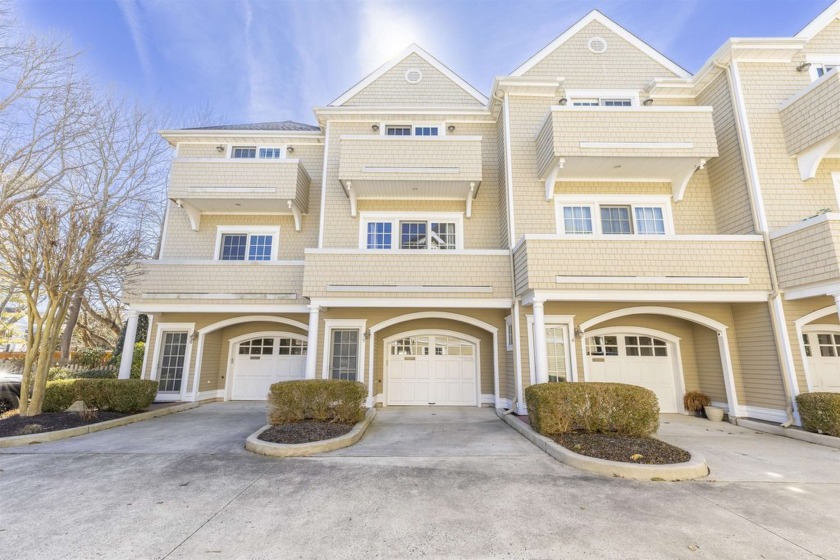 This exceptional 2-bedroom, 2.5-bath townhouse offers the - Beach Townhome/Townhouse for sale in Cape May, New Jersey on Beachhouse.com