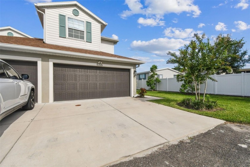 Beautiful and spacious corner unit with only one prior owner - Beach Townhome/Townhouse for sale in St. Petersburg, Florida on Beachhouse.com