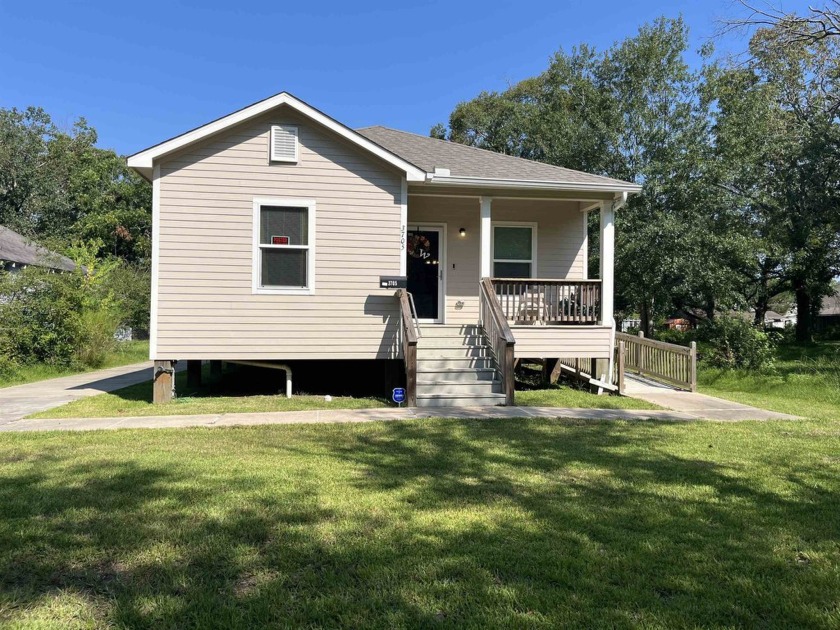 Perfect starter home! Super cute home in Port Arthur with a - Beach Home for sale in Port Arthur, Texas on Beachhouse.com