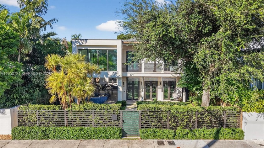 Experience modern luxury in this exceptional 5-bedroom, 5 - Beach Home for sale in Fort Lauderdale, Florida on Beachhouse.com