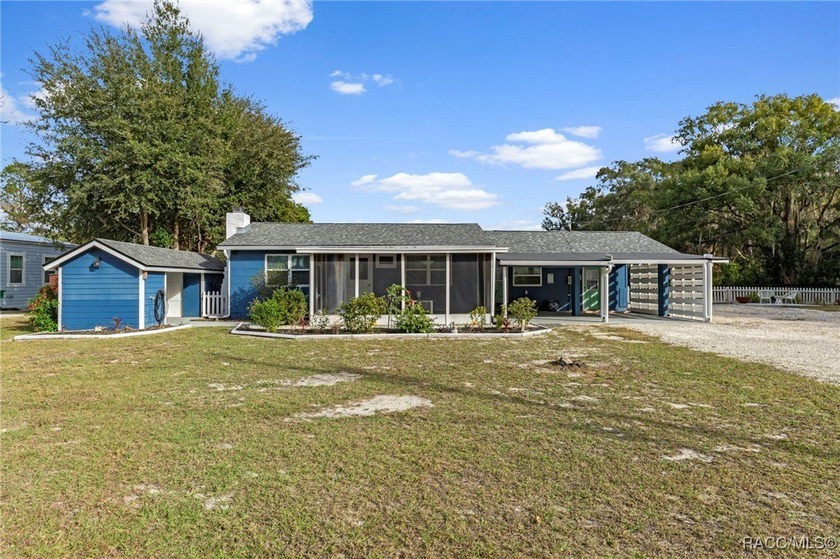 Outdoor and indoor living (which includes 4 lots with DEEDED - Beach Home for sale in Crystal River, Florida on Beachhouse.com