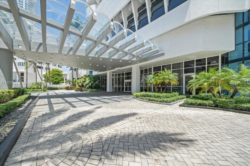 This high-floor residence at La Gorce Palace offers one of the - Beach Condo for sale in Miami Beach, Florida on Beachhouse.com