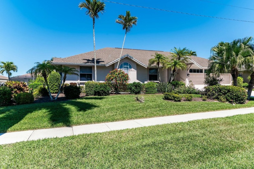 Tropical Boaters Paradise. New Dock & Lift with Large Deck - Beach Home for sale in Marco Island, Florida on Beachhouse.com