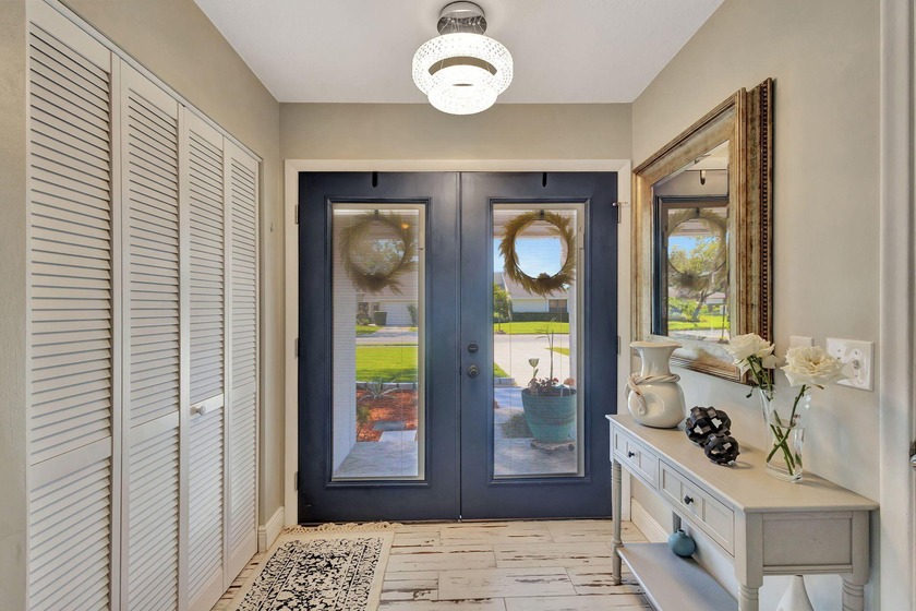 Make this your home! Beautifully renovated throughout with 2 - Beach Townhome/Townhouse for sale in Palm Beach Gardens, Florida on Beachhouse.com