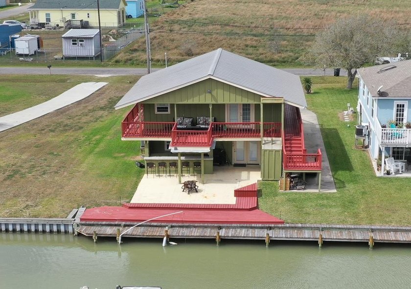 Welcome to laid-back Texas coastal living where fishing, boating - Beach Home for sale in Rockport, Texas on Beachhouse.com