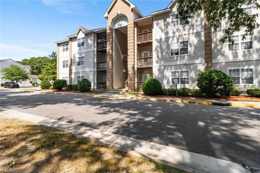 This condo is sure to delight!  Comfortable living with three - Beach Home for sale in Newport News, Virginia on Beachhouse.com