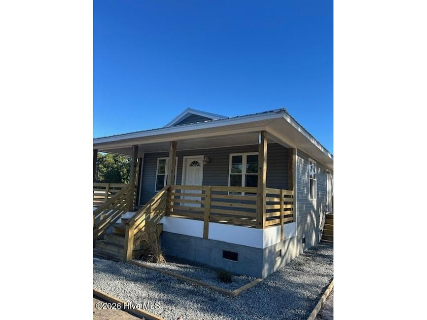 BACK on MARKET ! Completely Remodeled Charming Cottage in The - Beach Home for sale in Holly Ridge, North Carolina on Beachhouse.com