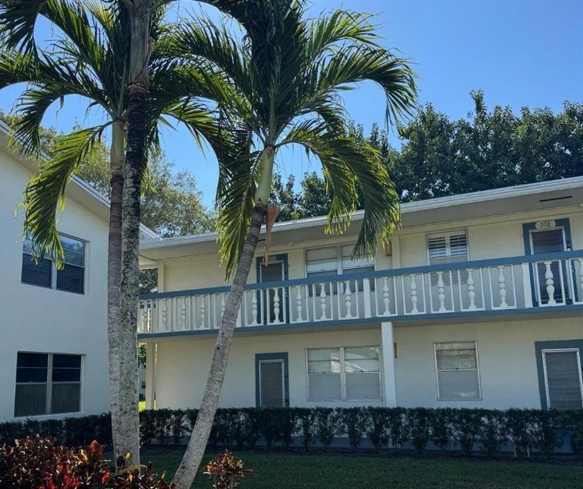 First-floor 2 bedroom, 1.5 bath condo in Century Village offered - Beach Condo for sale in Deerfield Beach, Florida on Beachhouse.com