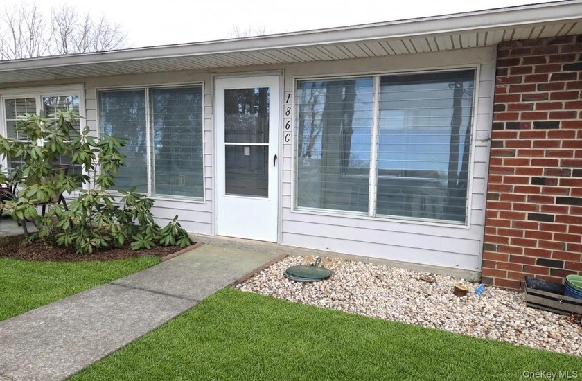 Beautifully updated Greenbriar model in the 24-hour guard-gated - Beach Condo for sale in Ridge, New York on Beachhouse.com