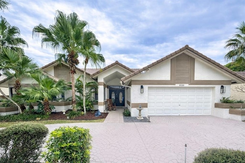 Hurry and take a look at this tropical, spacious pool home in La - Beach Home for sale in Tamarac, Florida on Beachhouse.com