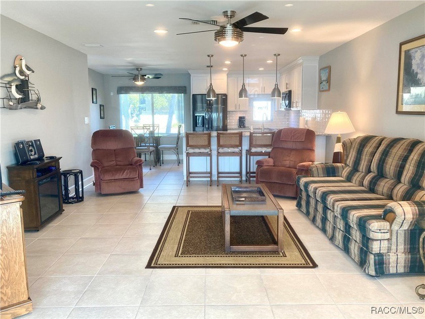 This condo tics all the boxes! Beautiful open kitchen with all - Beach Condo for sale in Crystal River, Florida on Beachhouse.com
