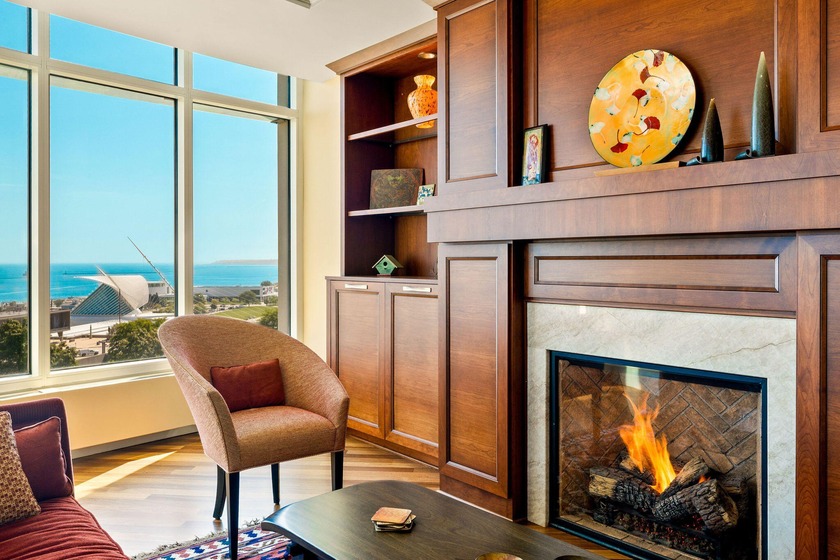 Stunning views! Gorgeous Lake Michigan, the Calatrava and - Beach Condo for sale in Milwaukee, Wisconsin on Beachhouse.com