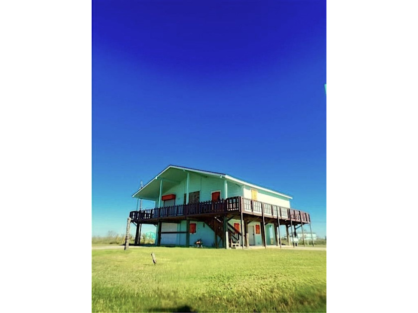 Check this one out! Fully furnished with Amazing view of Copano - Beach Home for sale in Rockport, Texas on Beachhouse.com